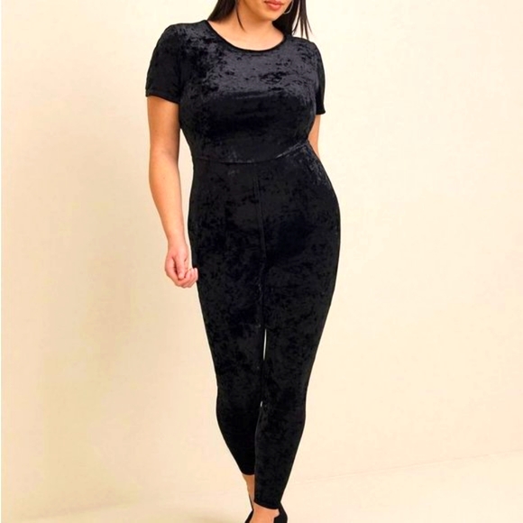 ❤️NWT VINTAGE TORRID CATSUIT - FULL LENGTH - CRUSHED VELOUR - SUPER SOFT VELVET - Picture 1 of 10